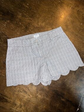 crown & ivy Light Gray Scalloped-Hem Embroidered Shorts